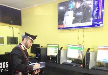 Catania, trasmettevano i programmi Sky illegalmente: 5 denunce