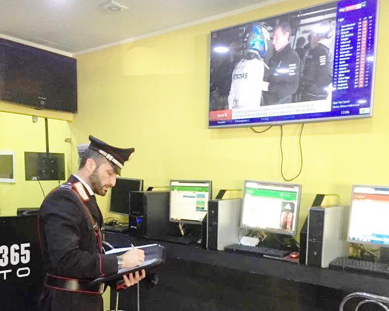 Catania, trasmettevano i programmi Sky illegalmente: 5 denunce