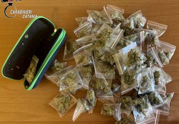 Catania,  una coppia sorpresa a spacciare in auto con la figlia di nove anni