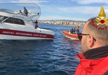 Catania, rinvenuto alla scogliera corpo senza vita di un giovane di colore