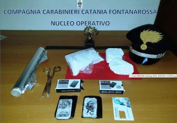 Catania, spaccio a conduzione familiare: padre, madre e figlio in manette. Sequestrato mezzo chilo di cocaina