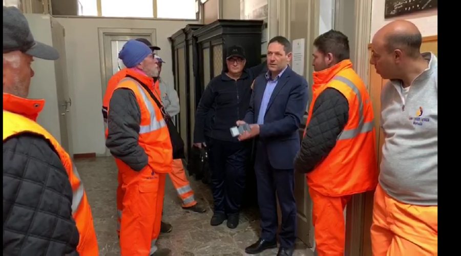Mascali, stipendi arretrati operatori ecologici: sindaco chiede alla ditta chiarimenti