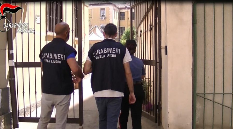 Blitz in casa di riposo a Catania, 7 lavoratori su 15 percepivano reddito di cittadinanza: denunciati VIDEO