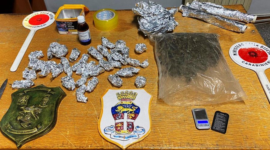 Palagonia, casa abbandonata trasformata in centrale dello spaccio