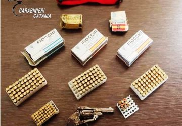 Scordia, nascondeva pistola e munizioni in casa: arrestato
