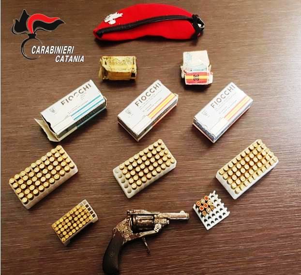 Scordia, nascondeva pistola e munizioni in casa: arrestato