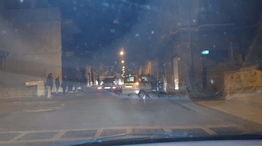 Giarre, pauroso incidente all’incrocio tra via Orlando e via Vasta