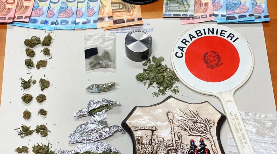 Mazzarrone, due spacciatori minorenni sorpresi con la droga in tasca