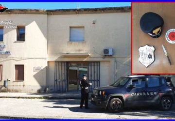 Grammichele, minaccia  i CC con un coltello dopo aver danneggiato la sede dei servizi sociali: disarmato ed ammanettato