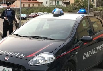 Ai domiciliari per maltrattamenti in famiglia evade per incontrare le vittime che gli avevano confezionato un pasto