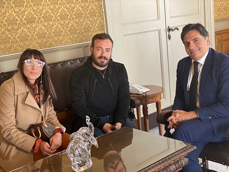Sicurezza, il sindaco Pogliese incontra titolare ristorante di piazza Goliarda Sapienza (ex Delle Belle)
