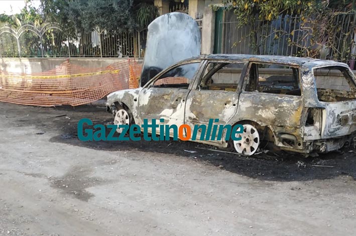 Mascali, incendio auto in via Vespucci