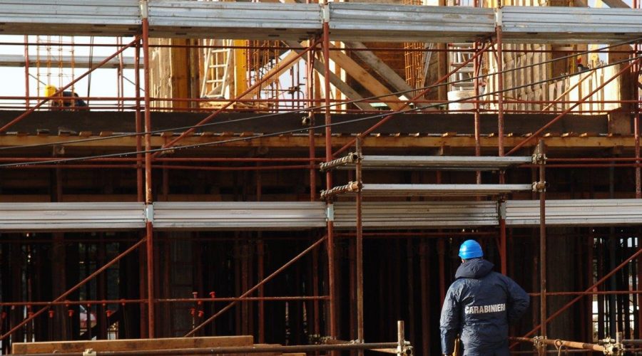 Taormina, cantiere edile sospeso dai Carabinieri. Elevate sanzioni per oltre 35.000 euro