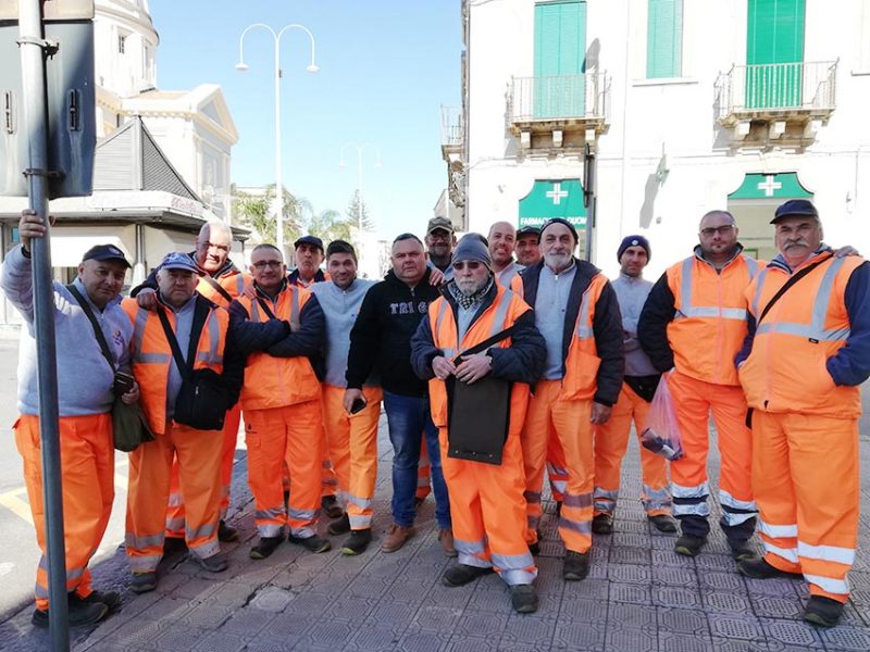 Mascali, operatori ecologici: saldo parziale dello stipendio di gennaio. Permane l’agitazione