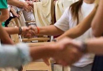 Coronavirus, la Diocesi di Acireale: a messa lo scambio della pace ma senza mano