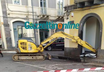 Sant'Alfio: banda del bancomat fallisce il colpo FOTO VIDEO