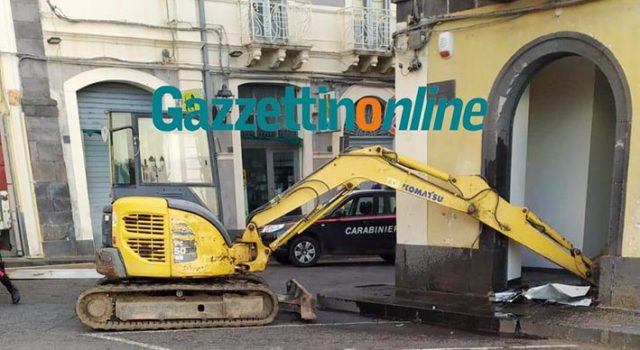 Sant’Alfio: banda del bancomat fallisce il colpo FOTO VIDEO