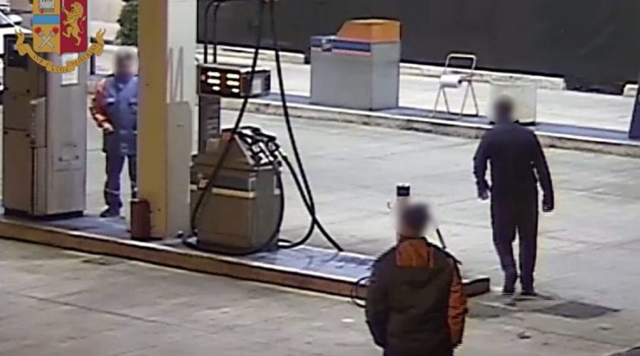 Truffa del carburante ai danni di imprenditore acese: incastrati due benzinai toscani e un camionista di Riposto