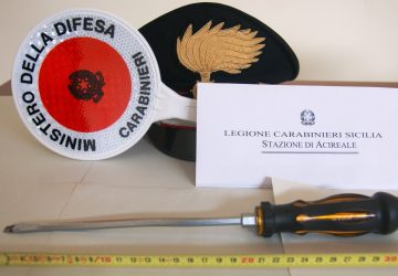 Acireale, in giro per trovare l&rsquo;auto buona da rubare: denunciati