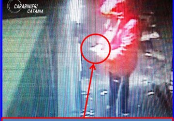 Catania, rubano soldi al nonno usando il suo Bancoposta: due denunce