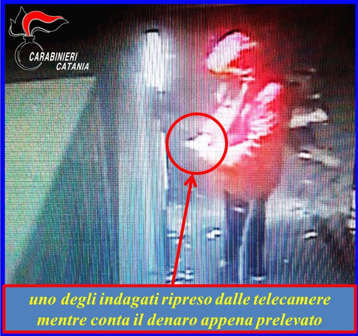 Catania, rubano soldi al nonno usando il suo Bancoposta: due denunce