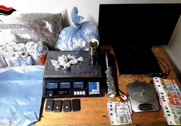 Catania, proteggevano lo spaccio con le telecamere: coniugi in manette a San Giorgio. Sequestrati 1,5 Kg di marijuana