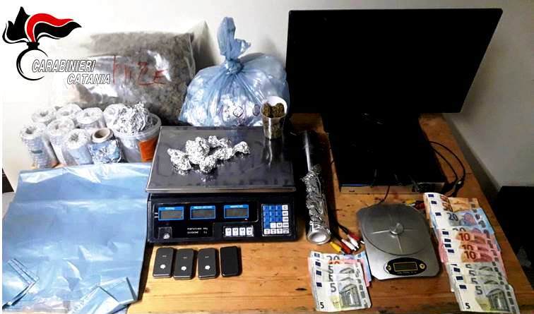 Catania, proteggevano lo spaccio con le telecamere: coniugi in manette a San Giorgio. Sequestrati 1,5 Kg di marijuana