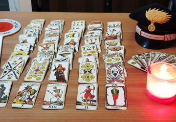 Trecastagni, i tarocchi avevano predetto tutto: per riprendersi il marito doveva incendiargli casa VIDEO