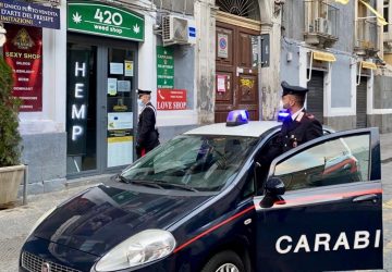 Chiuso &ldquo;weed shop&rdquo; con annesso &ldquo;sexy shop&rdquo;: denunciati il titolare e i clienti presenti
