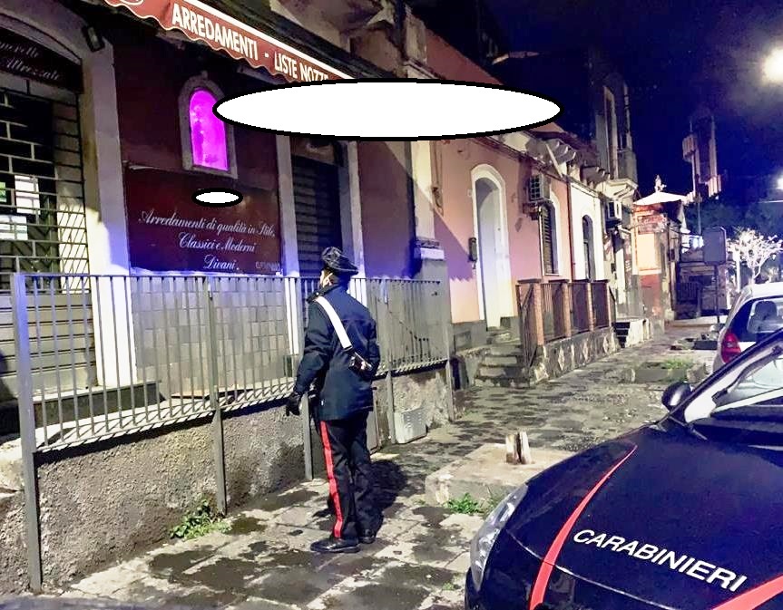 Catania, negozio aperto con dipendenti al lavoro: tre denunciati