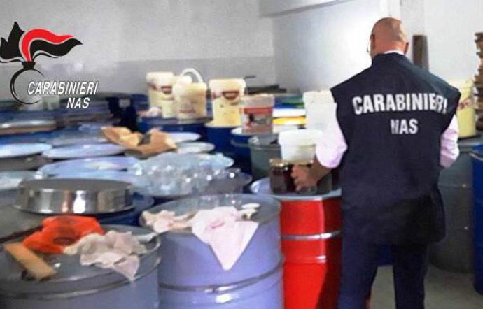 Zafferana, Carabinieri Nas sequestrato in un deposito di alimenti miele sospetto