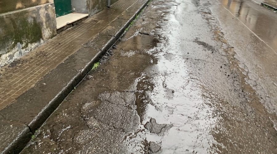 Allerta meteo, strade flagellate dalla pioggia nel Giarrese. Allagamenti a Fiumefreddo