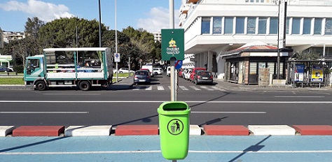 Catania, in fase di collocazione i nuovi cestini getta rifiuti