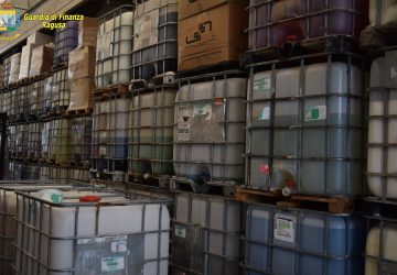 Sequestrati 4.500 litri di gel sanificante in diverse province. Rititrati flaconi anche in farmacie di Riposto e Catania