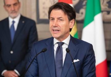 Emergenza Coronavirus, il presidente Conte annuncia misure ancora pi&ugrave; restrittive: chiuse le attivit&agrave; commerciali VIDEO