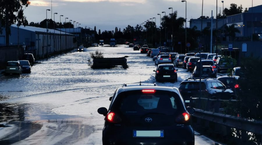 Maltempo a Catania: zona industriale “sott’acqua”. Diversi i disagi