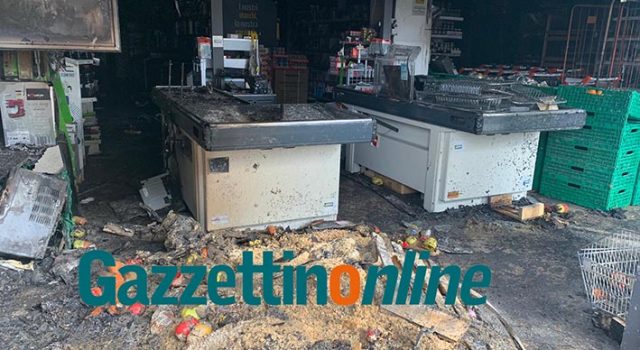 Mascali, incendio nella notte danneggia discount Ard FOTO