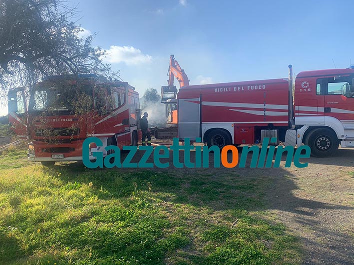 Giarre, incendio in contrada Rovettazzo: intervento dei vigili del fuoco VIDEO