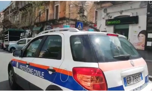 Coronavirus, messaggio del sindaco di Catania diffuso con i megafoni