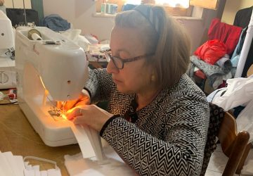 Fiumefreddo, sarta all'opera per creare e donare mascherine