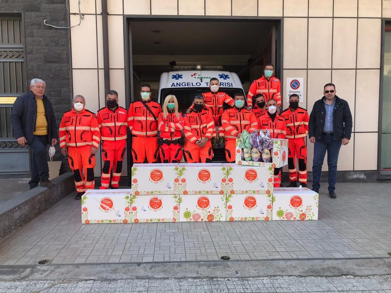 Giarre, Ambulanze Turrisi-Le Mura donano 200 uova pasquali ai bimbi indigenti