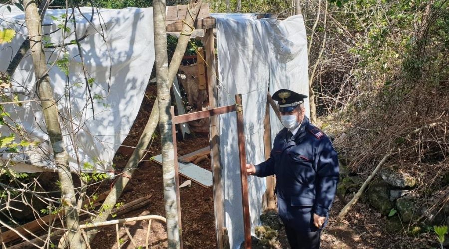 Acireale, carabinieri scoprono baracca abusiva per la Pasquetta