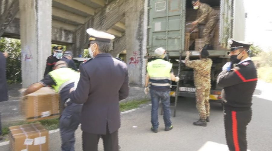 Riposto, al via la distribuzione “porta a porta” delle mascherine. Il 6 maggio  riapre il cimitero