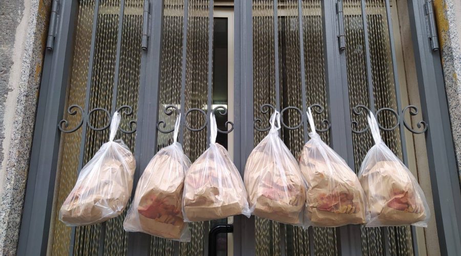 Panificio ripostese regala il pane e posta una foto sui social che scalda il cuore