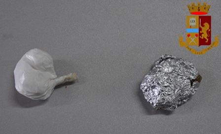 Adrano, due arresti della polizia per detenzione e spaccio