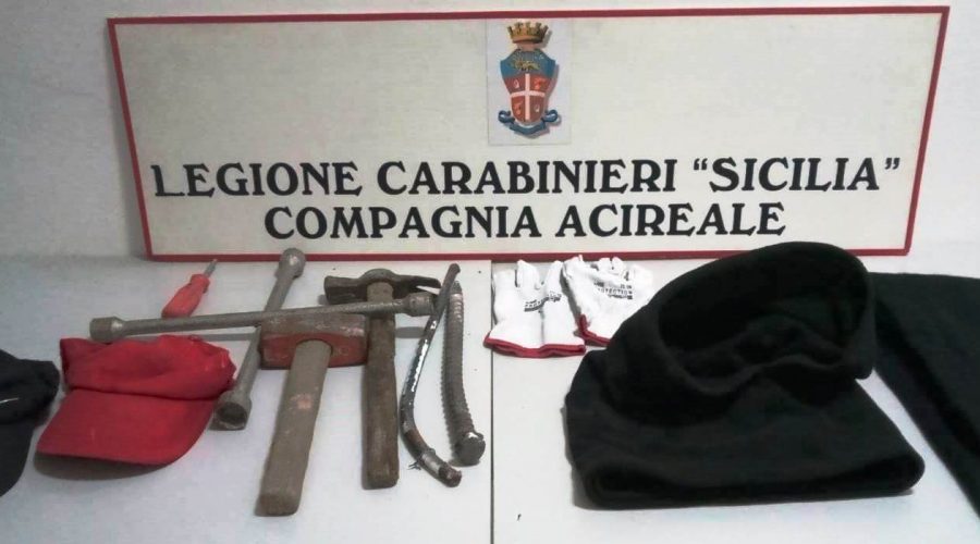 Aci Sant’Antonio, arrestati due fratelli di Aci Catena per furto aggravato