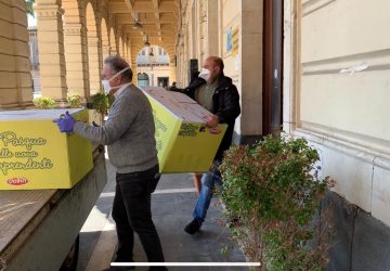 Riposto, donate alle parrocchie uova pasquali per bimbi disagiati