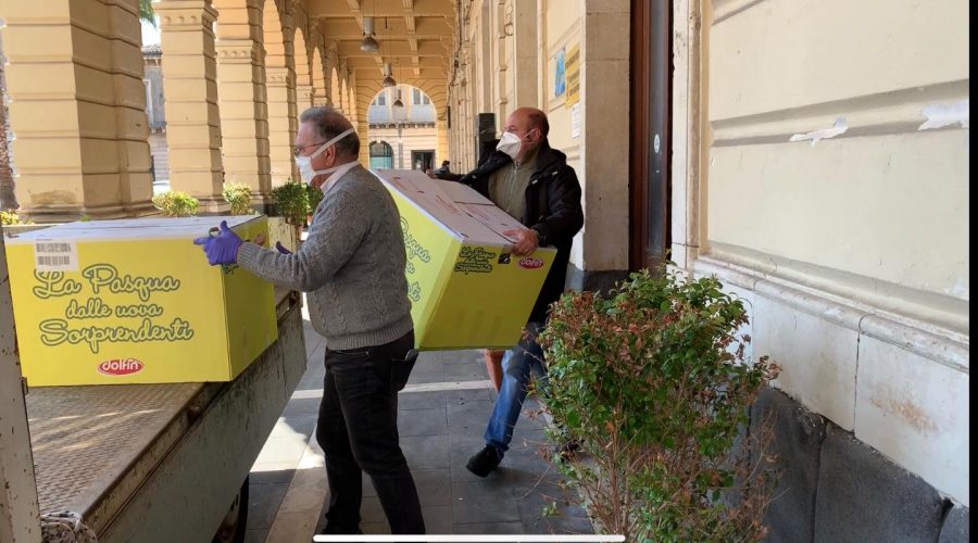 Riposto, donate alle parrocchie uova pasquali per bimbi disagiati