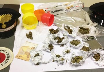 Mascali, due colpi di clacson per avvisare il pusher: arrestato 23enne