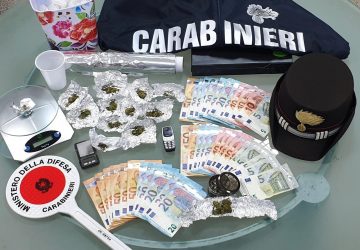 Mascalucia, pusher ed assuntore beccati dai carabinieri: un arresto